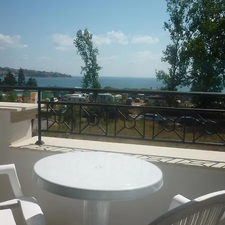 公寓 Ganozliev's In Kavatsi Area *