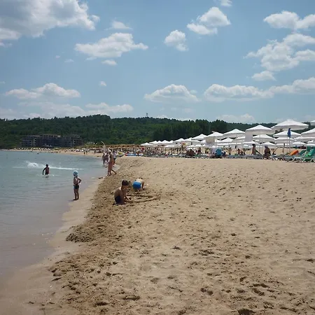 Ganozliev's In Kavatsi Area 公寓 索佐波尔
