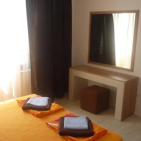 公寓 Ganozliev's In Kavatsi Area *